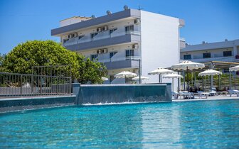 Hotel Tsampika - bazén - letecký zájazd CK Turancar - Faliraki, Rodos Hotel Tsampika - bazén - letecký zájazd CK Turancar - Faliraki, Rodos