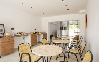 Hotel Nikos - reštaurácia - letecký zájazd CK Turancar - Faliraki, Rodos