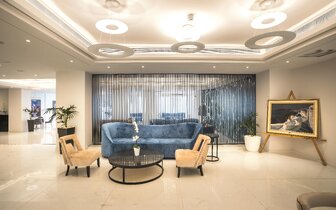 Tsokkos Protaras – posedenie pri recepcii– letecký zájazd CK Turancar – Cyprus, Aya Napa