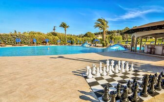 Hotel Kresten Palace - pohľad na bazén a bar - letecký zájazd CK Turancar - Faliraki, Rodos