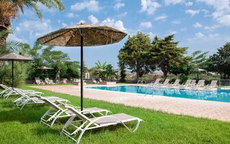 Hotel Rose - bazén - letecký zájazd CK Turancar - Kallithea, Rodos