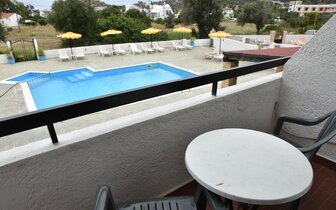 Butterfly studios - výhľad z izby na bazén - letecký zájazd CK Turancar - Faliraki, Rodos Butterfly studios - výhľad z izby na bazén - letecký zájazd CK Turancar - Faliraki, Rodos