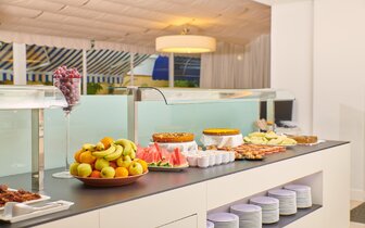 DWO Les Palmeres - bufetové stoly - letecký zájazd CK Turancar - Španielsko, Calella