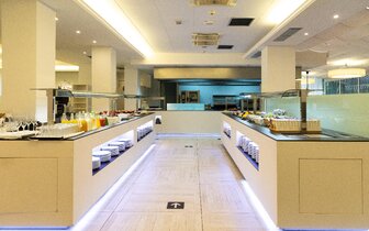 DWO Les Palmeres - bufetové stoly - letecký zájazd CK Turancar - Španielsko, Calella