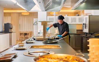 DWO Les Palmeres - bufetové stoly - letecký zájazd CK Turancar - Španielsko, Calella