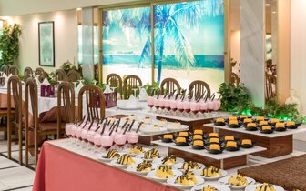 Royal Sun - bufetové stoly - letecký zájazd CK Turancar - Španielsko, Santa Susanna