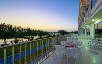 Diamond Premium Hotel & Spa - terasa - letecký zájazd CK Turancar - Turecko, Titreyengöl