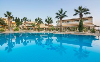 Kouros Palace hotel - bazén - letecky zájazd CK Turancar - Kos, Mastichari