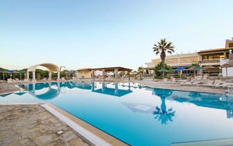 Kouros Palace hotel - bazén - letecky zájazd CK Turancar - Kos, Mastichari