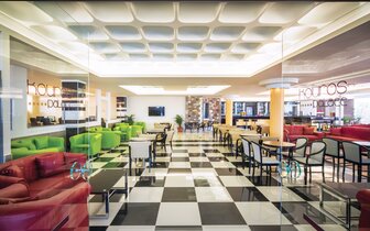 Kouros Palace hotel -  hlavný bar - letecky zájazd CK Turancar - Kos, Mastichari