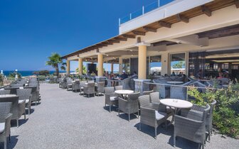 Kouros Palace hotel -  hlavný bar s terasou - letecky zájazd CK Turancar - Kos, Mastichari