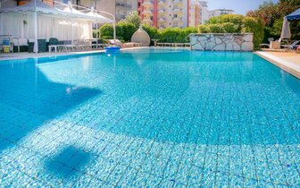 Hotel Harry´s individuálnou a autobusovou dopravou, dovolenka s CK TURANCAR