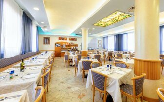 Hotel Harry´s individuálnou a autobusovou dopravou, dovolenka s CK TURANCAR