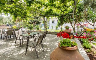 Apartmány Ianos -záhrada - autobusový zájazd CK Turancar - Grécko, Thasos, Potos Apartmány Ianos -záhrada - autobusový zájazd CK Turancar - Grécko, Thasos, Potos