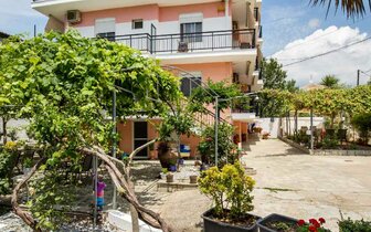 Apartmány Ianos - exteriér - autobusový zájazd CK Turancar - Grécko, Thasos, Potos Apartmány Ianos - exteriér - autobusový zájazd CK Turancar - Grécko, Thasos, Potos