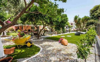 Apartmány Ianos -záhrada - autobusový zájazd CK Turancar - Grécko, Thasos, Potos Apartmány Ianos -záhrada - autobusový zájazd CK Turancar - Grécko, Thasos, Potos