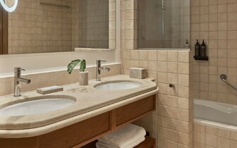 Grecotel Lux Me Kos - kúpelňa v rodinných izbách - letecky zájazd CK Turancar - Psalidi, Kos