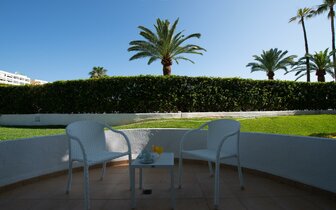 Aparthotel Alcudia Beach - terasa - letecký zájazd CK Turancar - Malorka, Alcudia