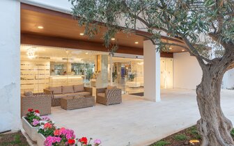 Aparthotel Alcudia Beach - vstup do hotela - letecký zájazd CK Turancar - Malorka, Alcudia