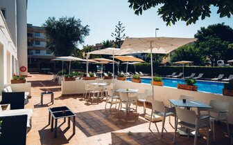 Hotel THB Dos Playas - bazén - letecký zájazd CK Turancar - Malorka, Cala Ratjada