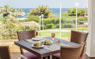 Blau Punta Reina - reštaurácia - letecký zájazd CK Turancar - Malorka, Cala Mandia