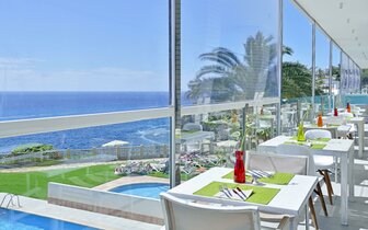 Alua Calas de Malorca - výhľad z reštaurácie - letecký zájazd CK Turancar - Malorka, Calas de Mallorka