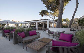 Bella Playa & Spa - bar pri bazéne - letecký zájazd CK Turancar - Malorka, Cala Ratjada