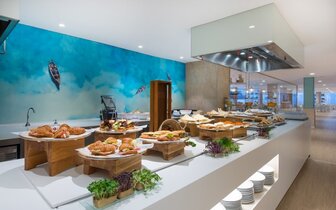 Iberostar Playa del Muro Village - bufetové stoly - letecký zájazd CK Turancar - Malorka, Playa de Muro