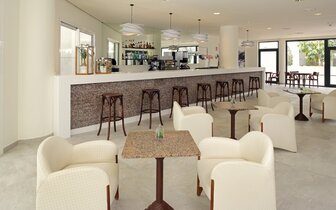 Iberostar Cristina - bar - letecký zájazd CK Turancar - Malorka, Playa de Palma