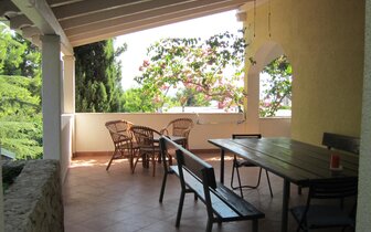 Apartmány Neda - terasa - autobusový zájazd CK Turancar - Omiš, Duče