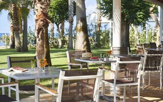 Louis Phaeton Beach - bar pri pláži - letecký zájazd CK Turancar - Cyprus, Paphos