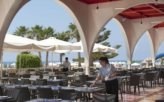 Louis Phaeton Beach - reštaurácia - letecký zájazd CK Turancar - Cyprus, Paphos