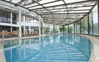 Louis Ledra Beach - vnútorný bazén - letecký zájazd CK Turancar - Cyprus, Paphos