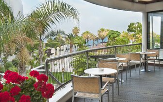 Louis Ledra Beach - bar - letecký zájazd CK Turancar - Cyprus, Paphos