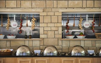 Louis Ledra Beach - bufetové stoly - letecký zájazd CK Turancar - Cyprus, Paphos