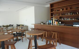 Amphora Hotel Suites - bar - letecký zájazd CK Turancar - Cyprus, Paphos