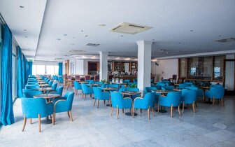Cynthiana Beach Hotel - bar - letecký zájazd CK Turancar - Cyprus, Paphos