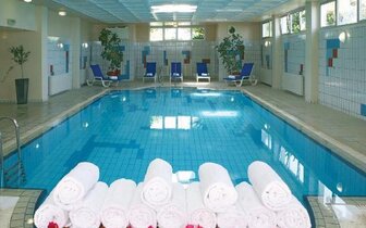 Cynthiana Beach Hotel - vnútorný bazén - letecký zájazd CK Turancar - Cyprus, Paphos