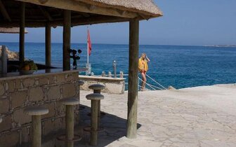 Cynthiana Beach Hotel - plážový bar - letecký zájazd CK Turancar - Cyprus, Paphos