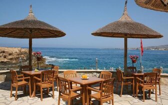Cynthiana Beach Hotel - plážový bar - letecký zájazd CK Turancar - Cyprus, Paphos