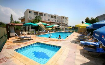 Patsas Apartments - bazén - letecký zájazd CK Turancar - Cyprus, Coral Bay