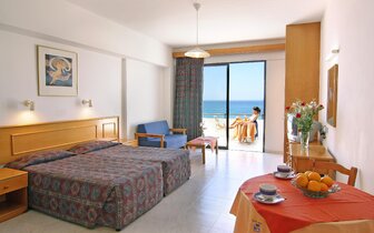 Corallia Beach - izba - letecký zájazd CK Turancar - Cyprus, Coral Bay