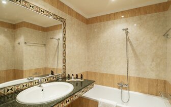 Hotel Mitsis Petit Palais - kúpeľňa - letecký zájazd CK Turancar - Rodos, Rodos