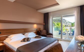 hotel Plaža - superior izba - autobusový zájazd CK Turancar - Chorvátsko, Omiš