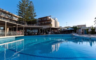 Minos Hotel - bazén - letecký zájazd CK Turancar - Kréta, Rethymno