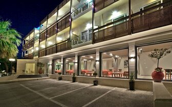 Minos Hotel - exteriér - letecký zájazd CK Turancar - Kréta, Rethymno