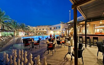 Minos Hotel - bar pri bazéne - letecký zájazd CK Turancar - Kréta, Rethymno