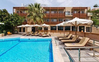 Minos Hotel - bazén - letecký zájazd CK Turancar - Kréta, Rethymno