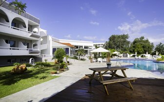 Hotel Happy Days - hotel s bazénom - letecký zájazd CK Turancar - Theologos, Rodos