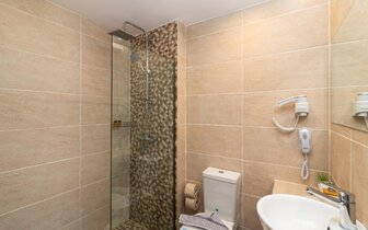 Hotel Happy Days - kúpelňa - letecký zájazd CK Turancar - Theologos, Rodos